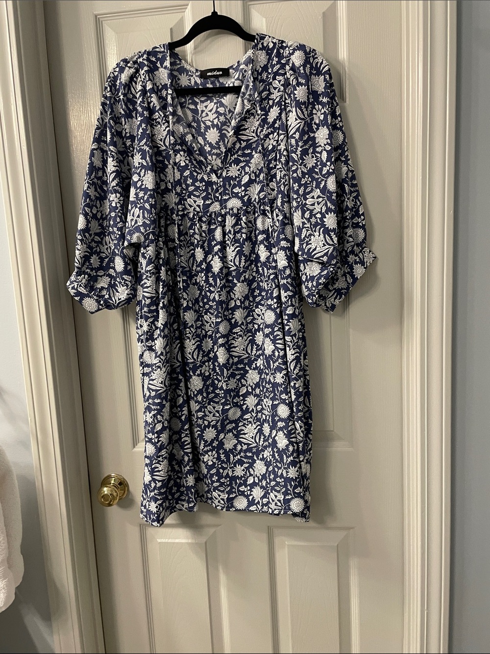 Relaxed Navy Floral V-Neck Mini Dress